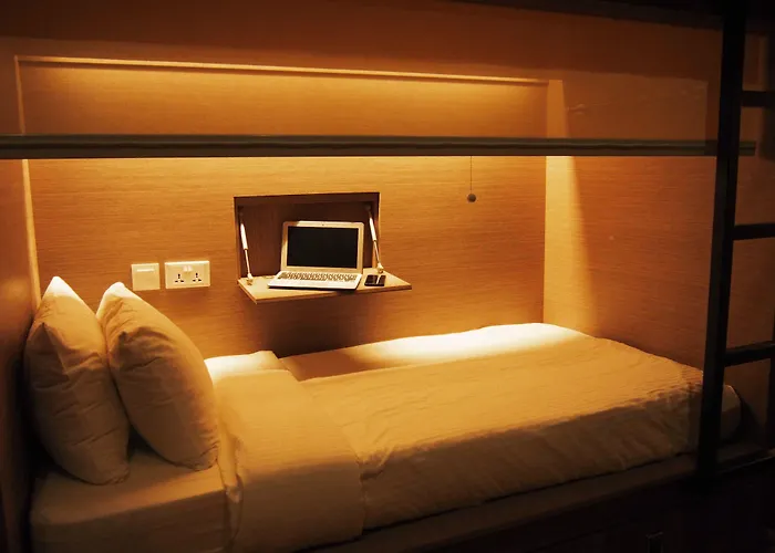 Beat. Capsule Hostel @ Boat Quay Singapura