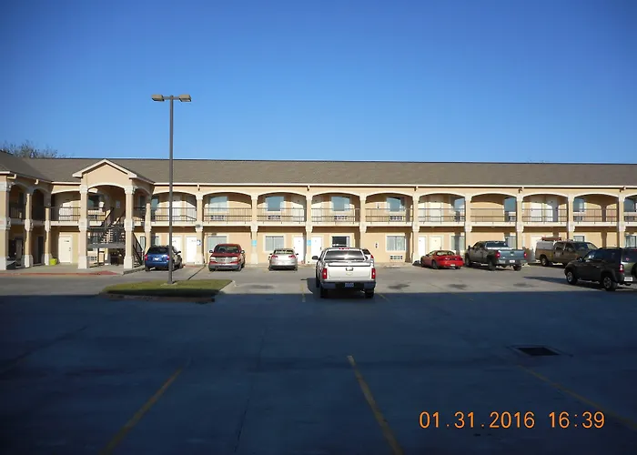 Crossroads Inn & Suites Victoria