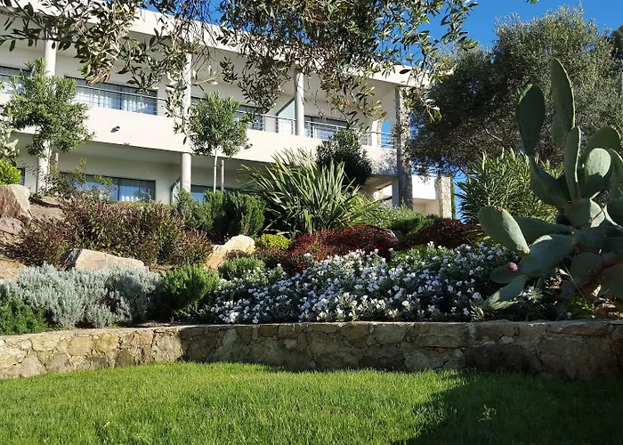 Davia Hotel LʼÎle-Rousse