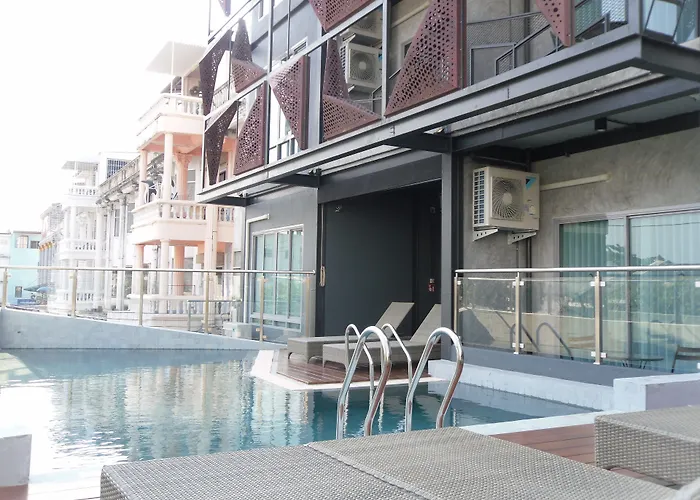 Sea Crest By Jomtien Hotel