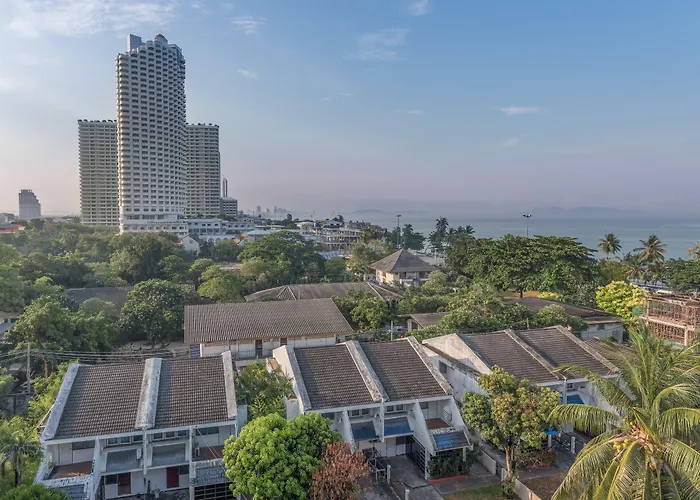 Sea Crest By Jomtien Hotel
