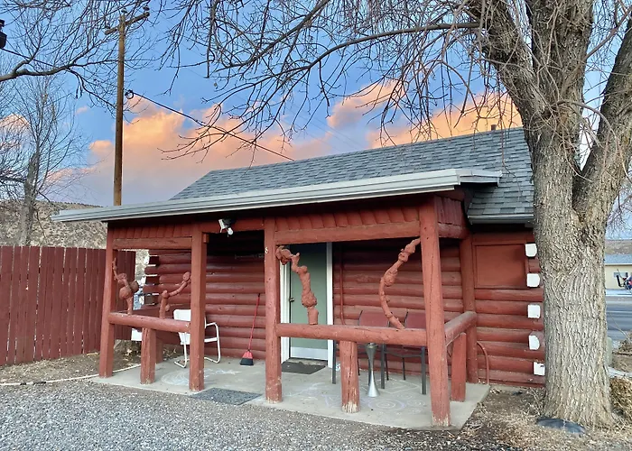 Roundtop Mountain Vista - Cabins And Motel Thermopolis