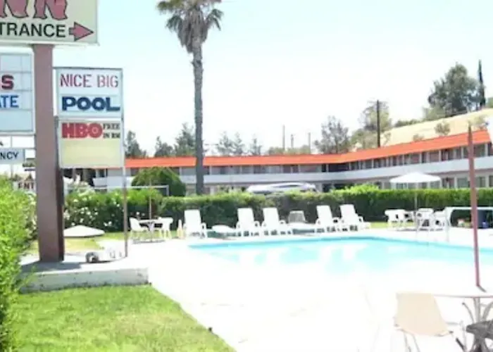 Desert Inn Motel Barstow
