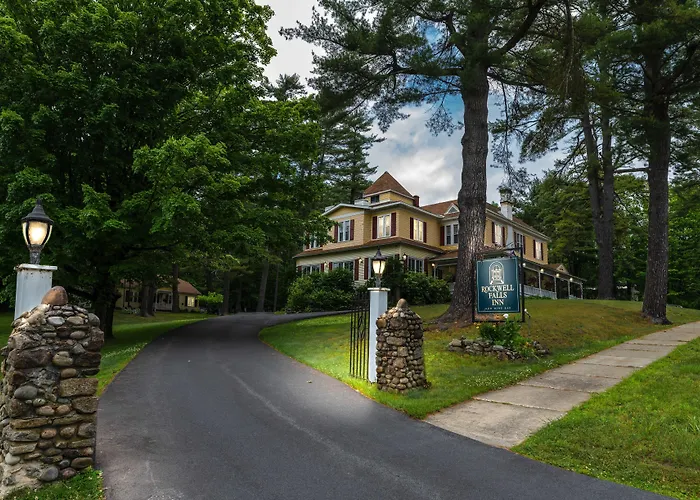 Rockwell Falls Inn And Wine Bar Lake Luzerne