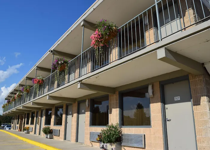 The Black Hawk Hotel Cedar Falls