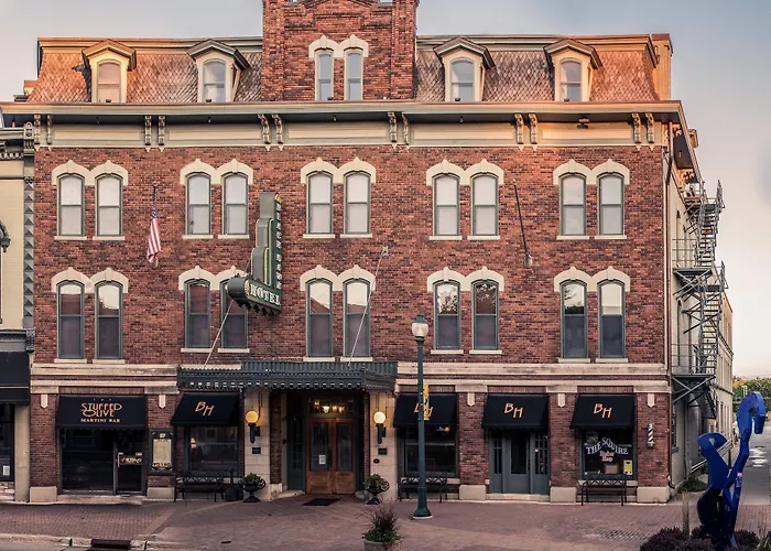 The Black Hawk Hotel Cedar Falls