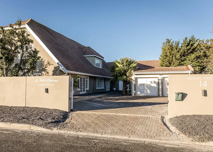 Le Petit Chateau Guest House Durbanville