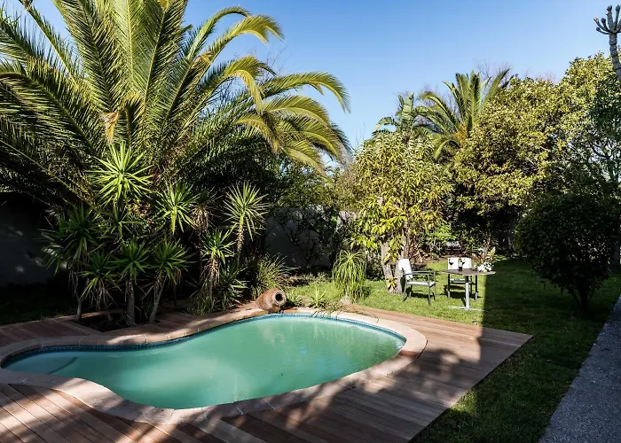 Le Petit Chateau Guest House Durbanville