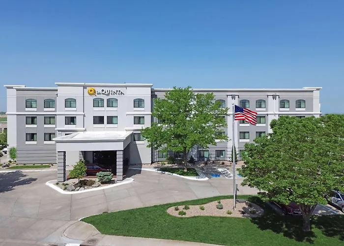 La Quinta By Wyndham Kearney Hotel