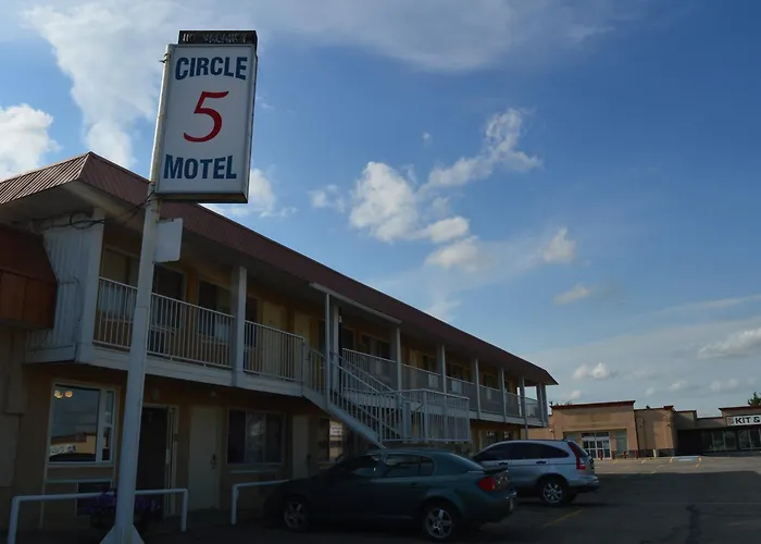 Circle 5 Motel Olds