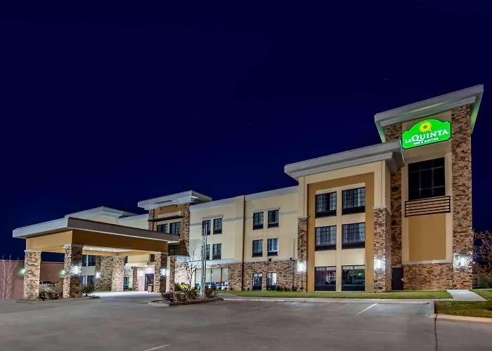 La Quinta By Wyndham Pampa Hotel