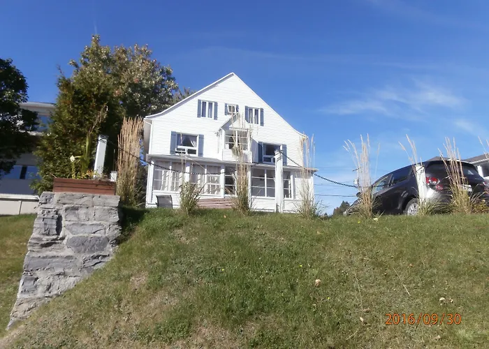 Les Pinsons Des Rives Bed & Breakfast La Malbaie