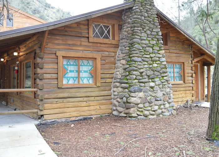 Red Bud Lodge El Portal