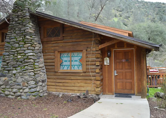 Red Bud Lodge El Portal