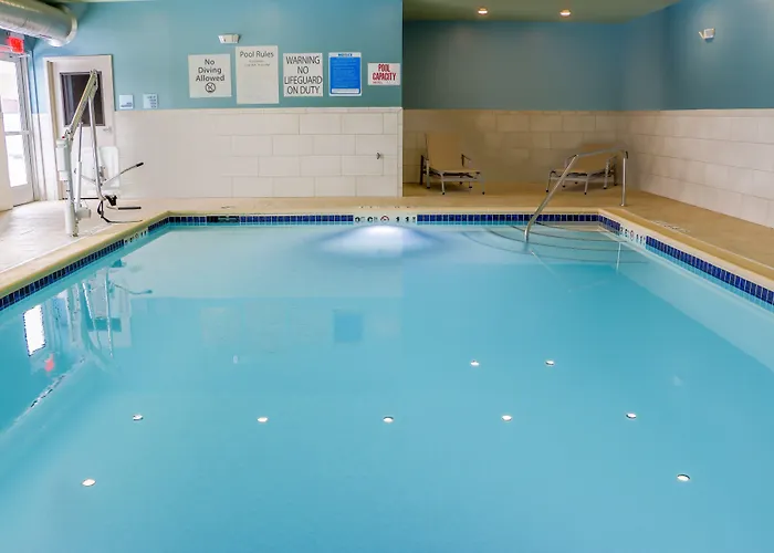 Holiday Inn Express & Suites - Detroit Northwest - Livonia By Ihg