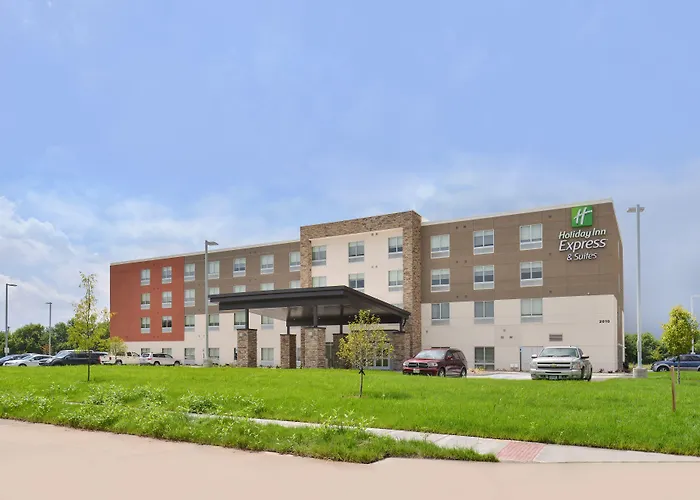 Holiday Inn Express & Suites Omaha Airport By Ihg Carter Lake