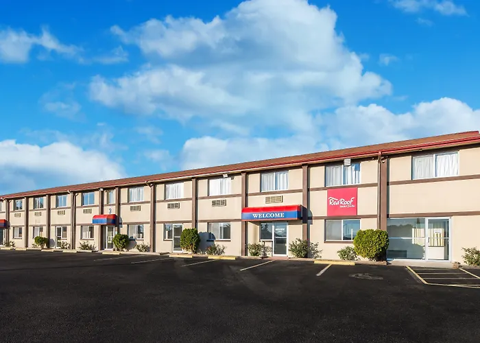 Red Roof Inn & Suites Wapakoneta