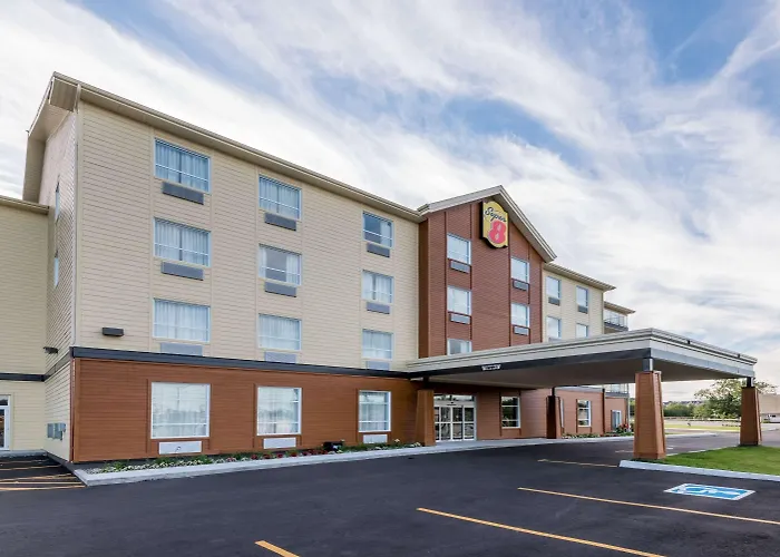 Hotel Super 8 by Wyndham Mont Laurier