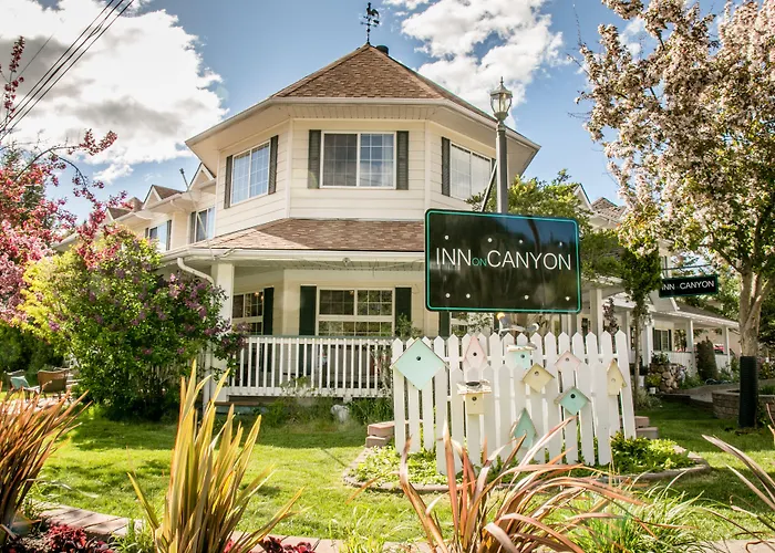 Inn On Canyon Radium Hot Springs