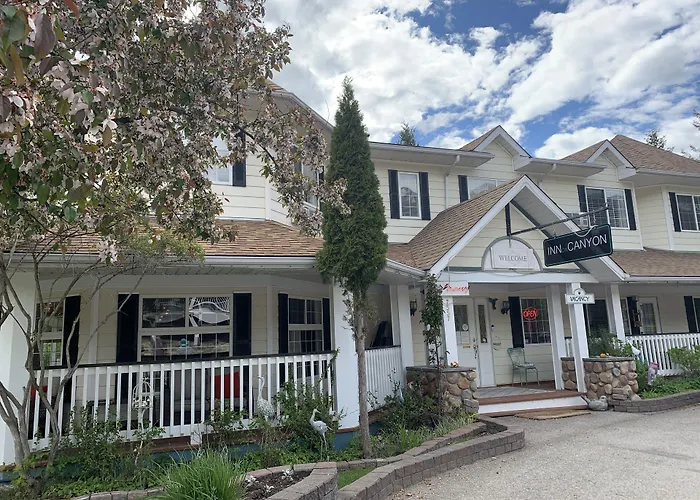 Inn On Canyon Radium Hot Springs