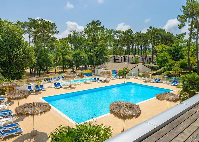 Azureva Club Ronce Les Bains Hotel