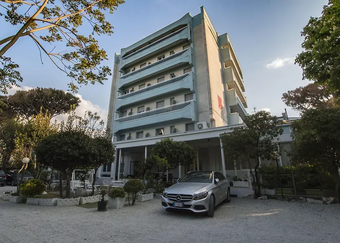 Hotel Zanarini In Centro A Riccione
