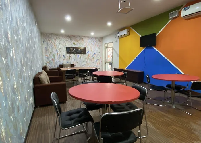 Staayz Premium Gurgaon Hotel