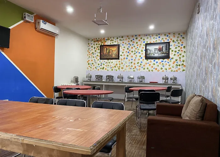 Staayz Premium Gurgaon Hotel