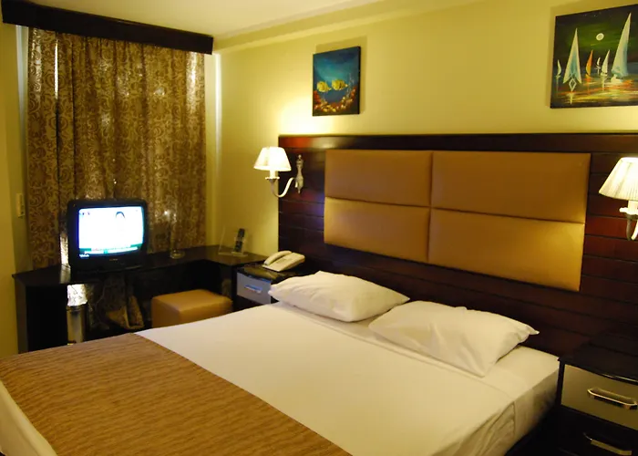 Готель Cataract Layalina Naama Bay Шарм-еш-Шейх