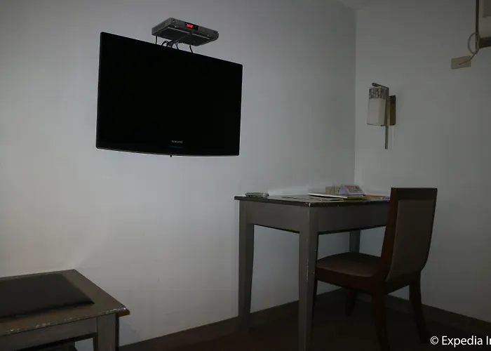 Magallanes Square Hotel Tagaytay City