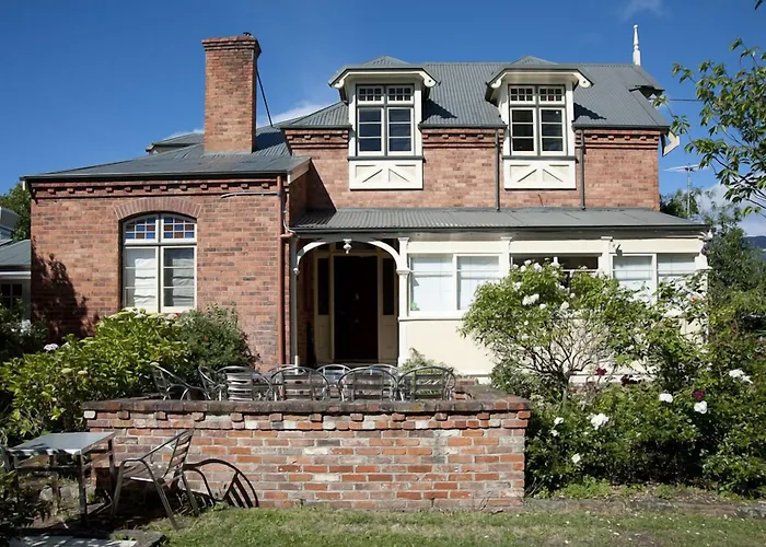 Lowena Cafe And Accommodation Hobart