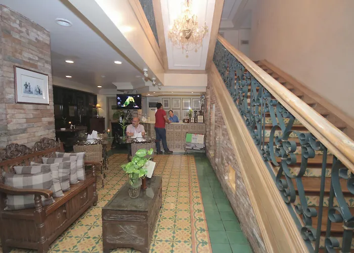 Roxas President'S Inn