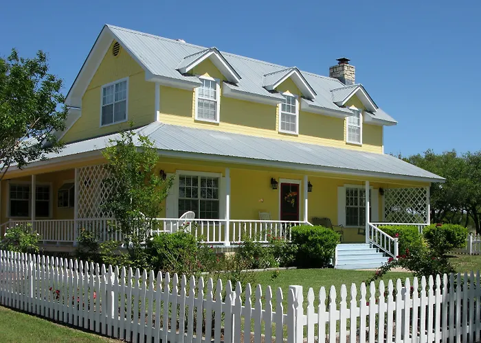 Yellow House B&B Salado