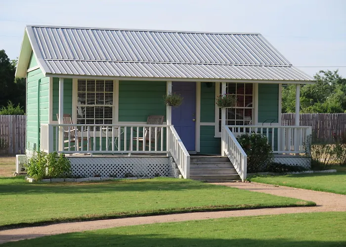 Yellow House B&B Salado