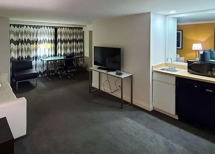 Comfort Inn & Suites Baltimore Inner Harbor