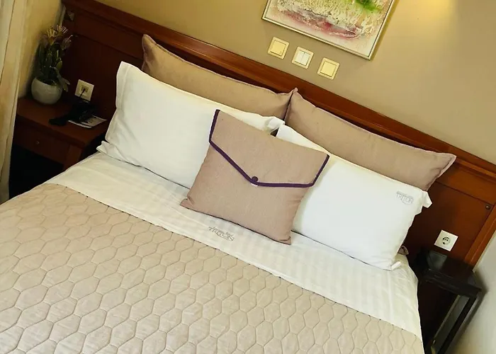 Triton Hotel Piraeus