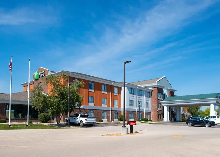 Holiday Inn Express Hotel & Suites Fort Atkinson By Ihg