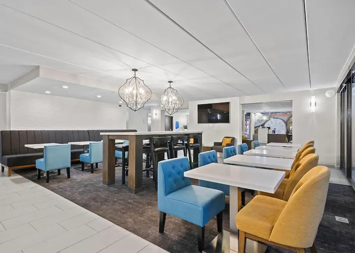 La Quinta By Wyndham Sturbridge Hotel