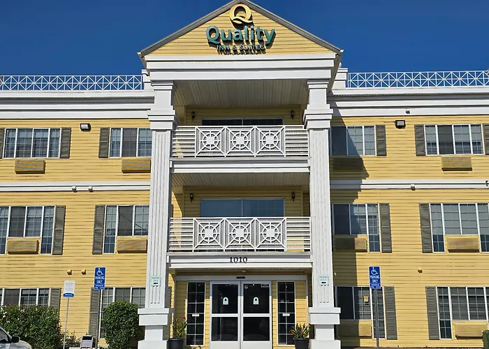 Quality Inn & Suites Tulare