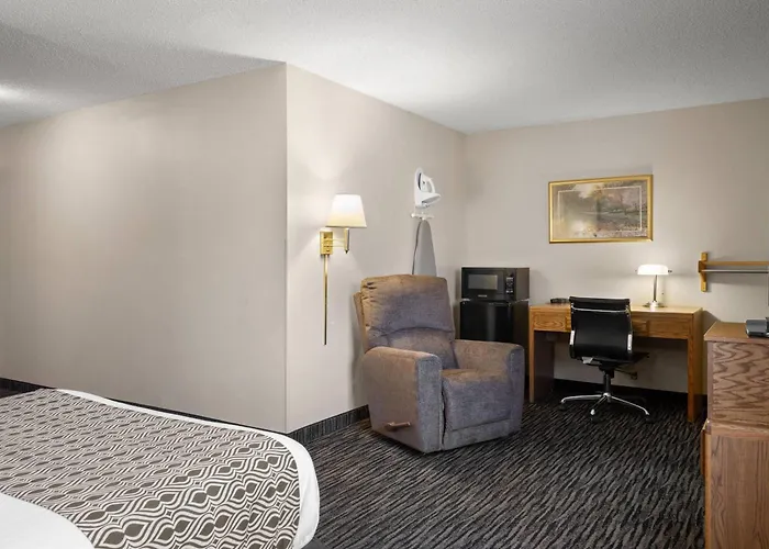 Super 8 By Wyndham Lewistown Hotel