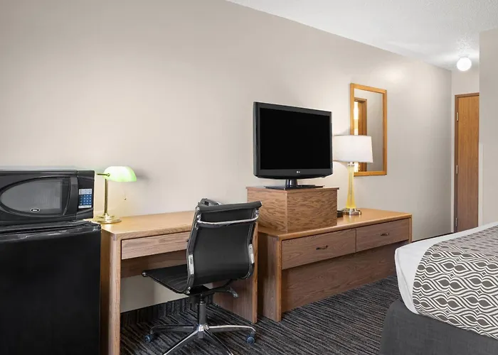 Super 8 By Wyndham Lewistown Hotel
