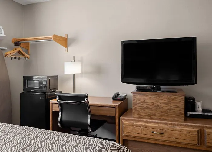 Super 8 By Wyndham Lewistown Hotel