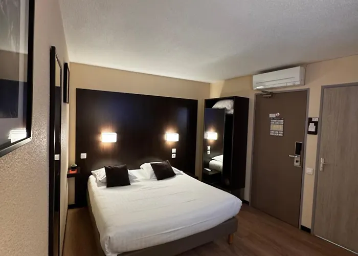 Hôtel Au Petit Caporal Maisons-Alfort