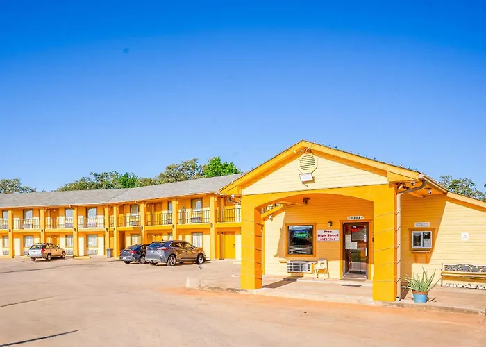 Regency Inn By Oyo Rockdale Tx