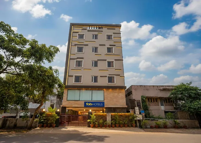 Fabhotel Rr Grand - Next To Trendset Mall Vijayawada