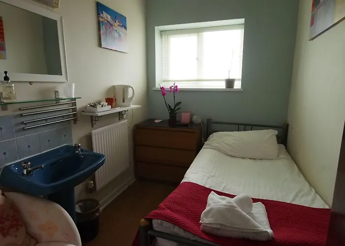 Leonardos Guest House Swansea