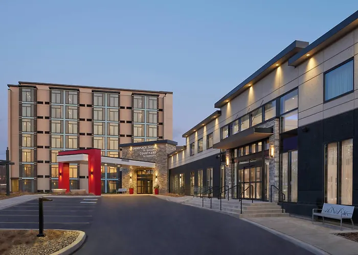 Courtyard By Marriott Oshawa Hotel