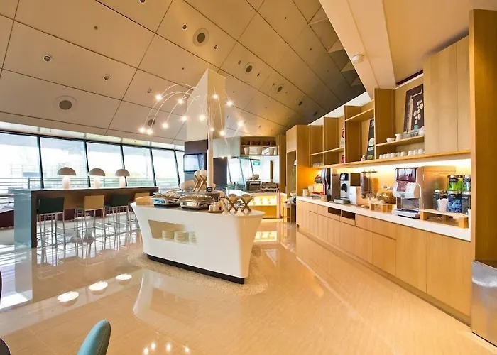 Ambassador Transit Lounge Terminal 2 Otel Singapur
