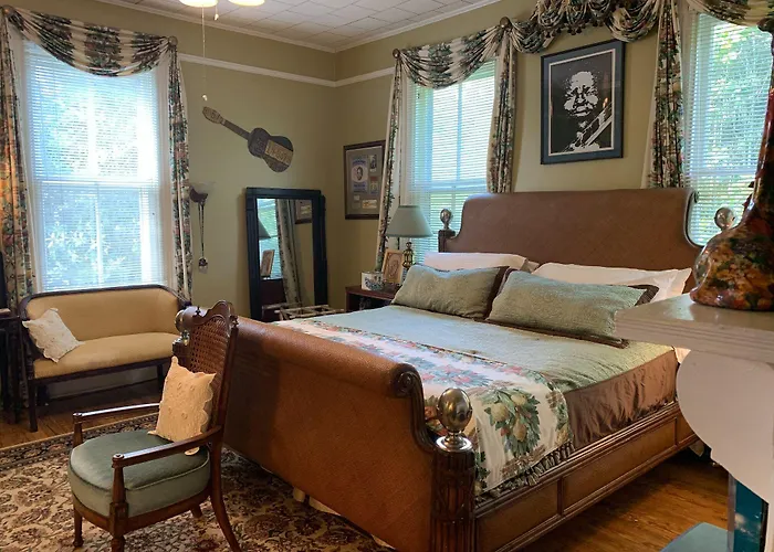 Inn Upon Moon River Plantation Chester