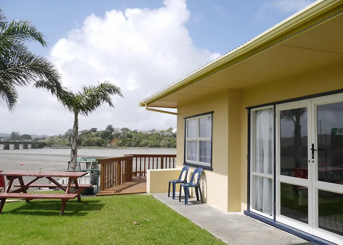 Raglan Palm Beach Motel